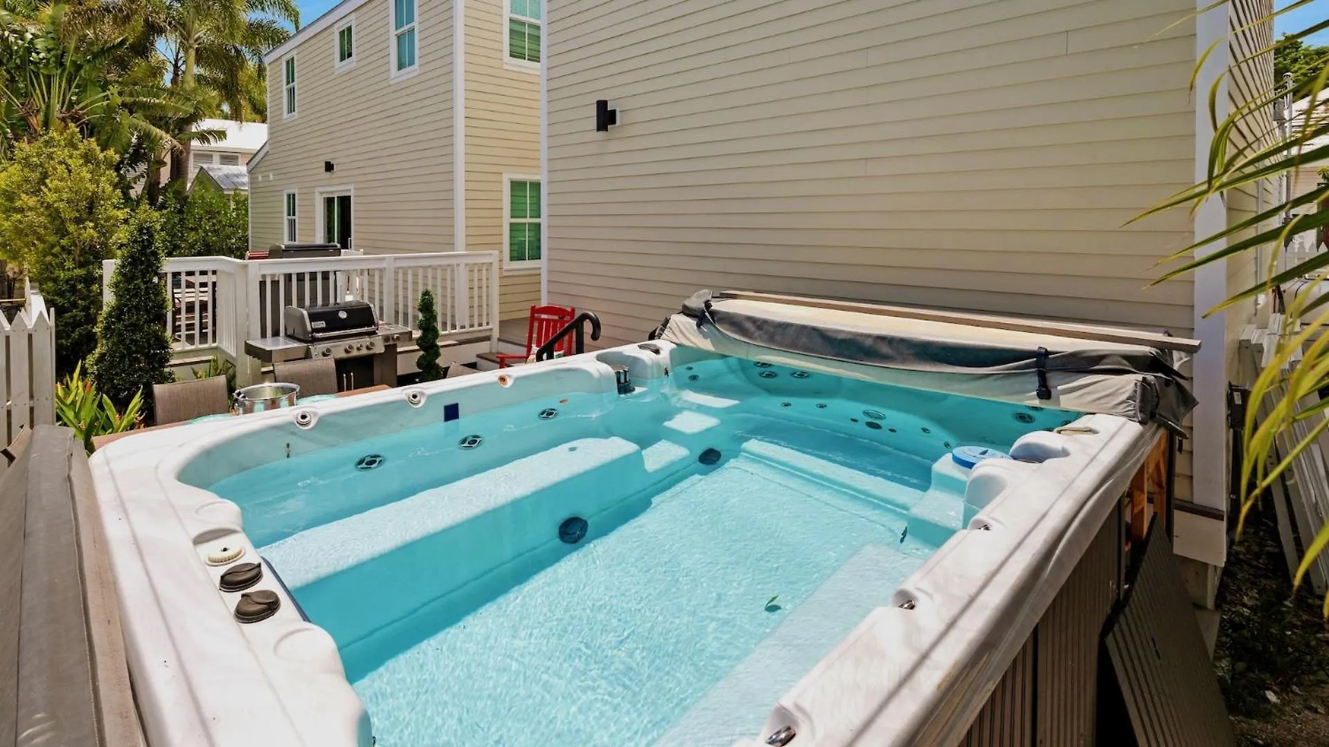The Duke And The Queen By Last Key Realty Key West